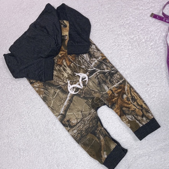 Realtree camouflage long sleeve front pocket romper 6/12m - Picture 5 of 8